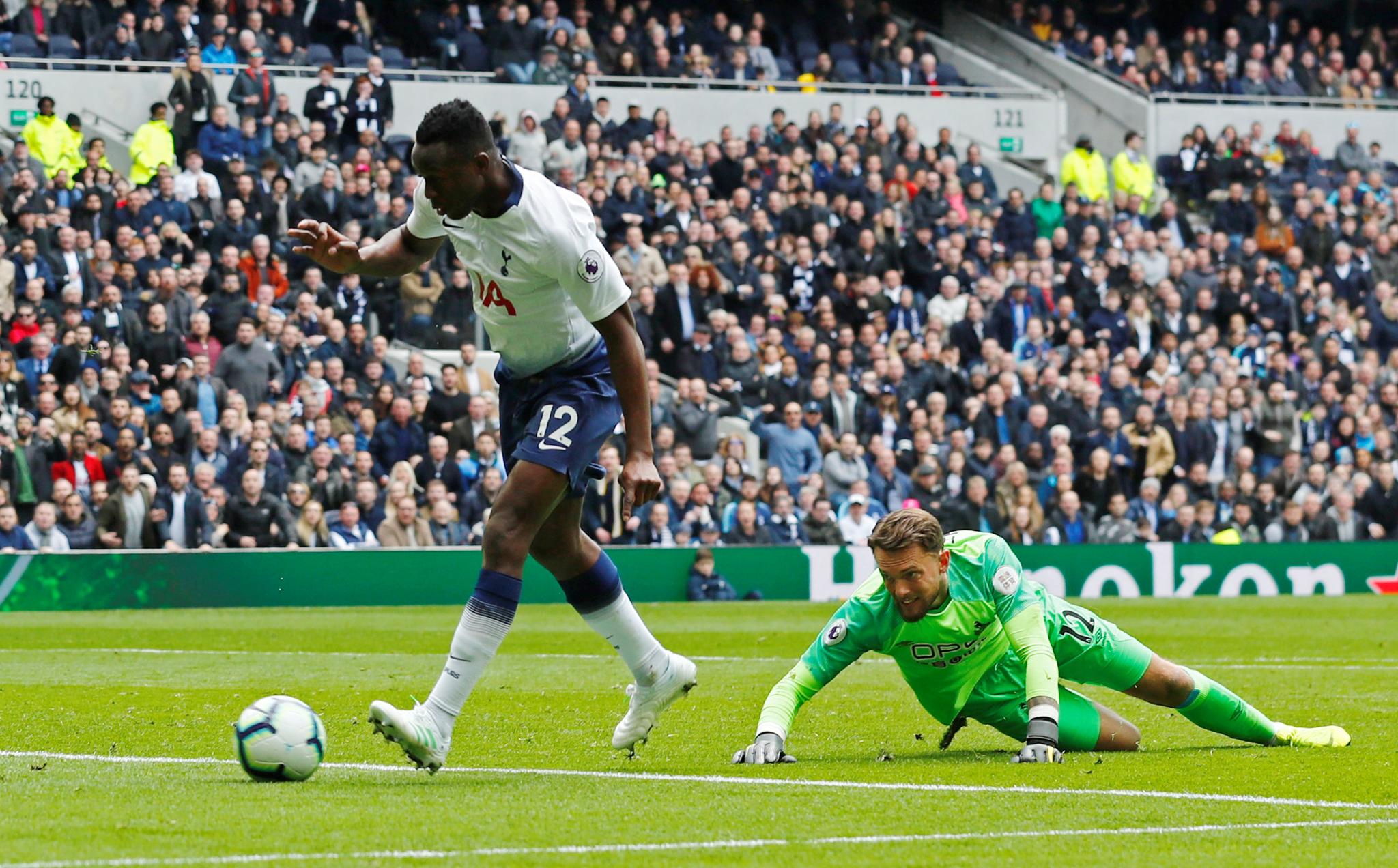Video: Victor Wanyama sends fans crazy as he scores brilliant goal for Tottenham Hotspur