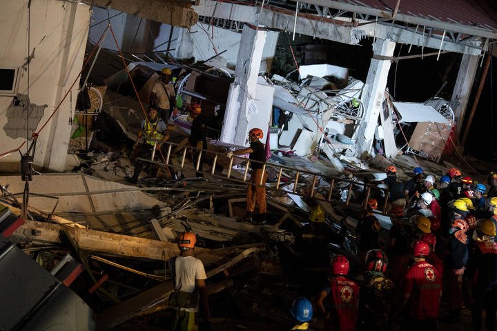 Video: Powerful Earthquakes Strike Philippines