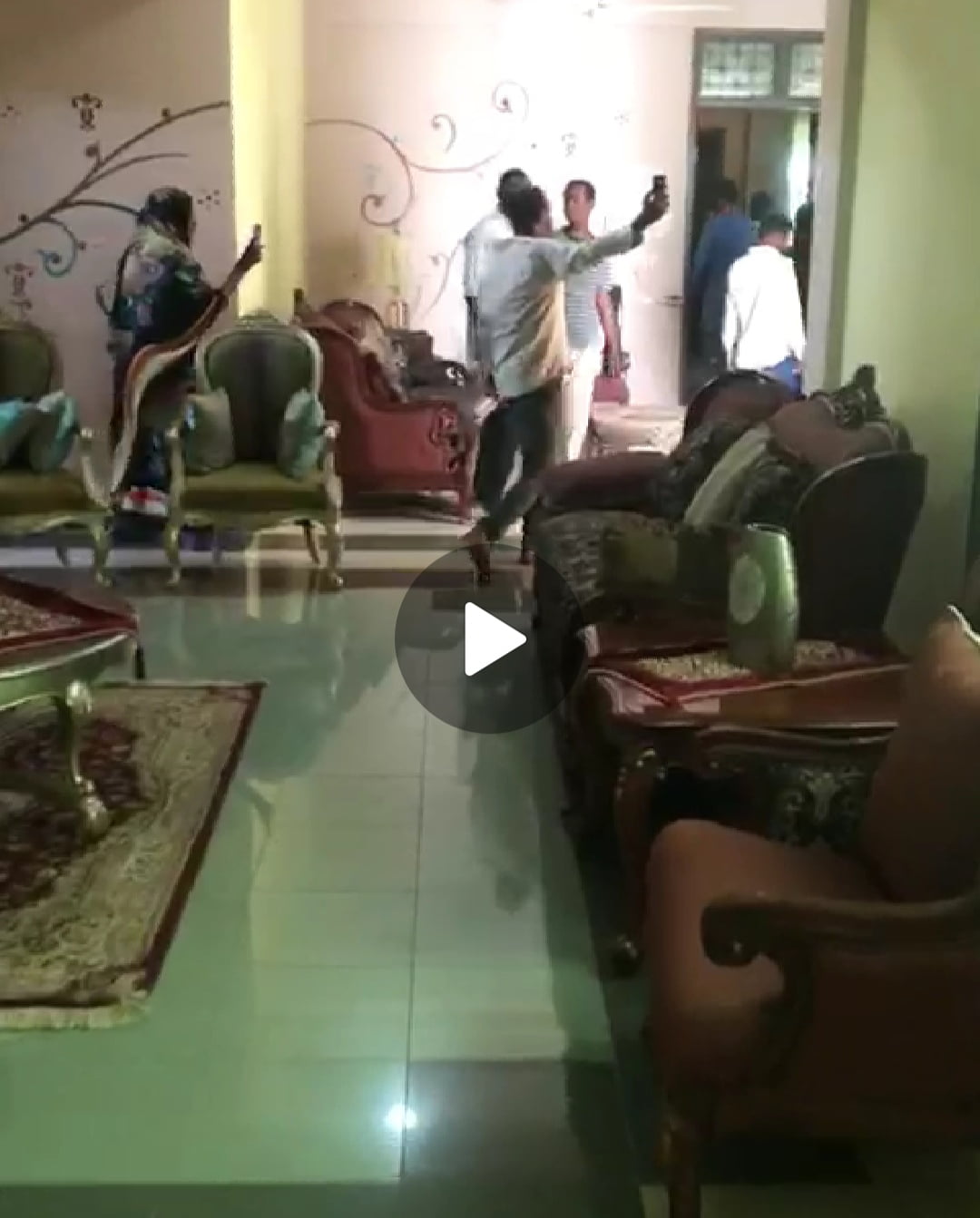 Video: Sudan Protesters Storm Al - Bashir House