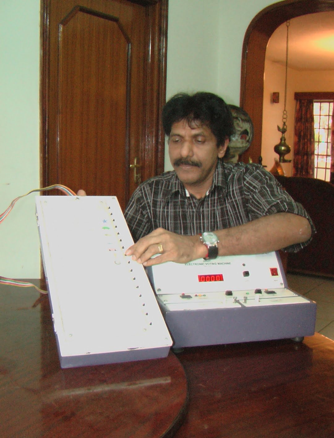 Kenyan Made Electronic Ballot Box That Should've Been Used In The 2002 Elections