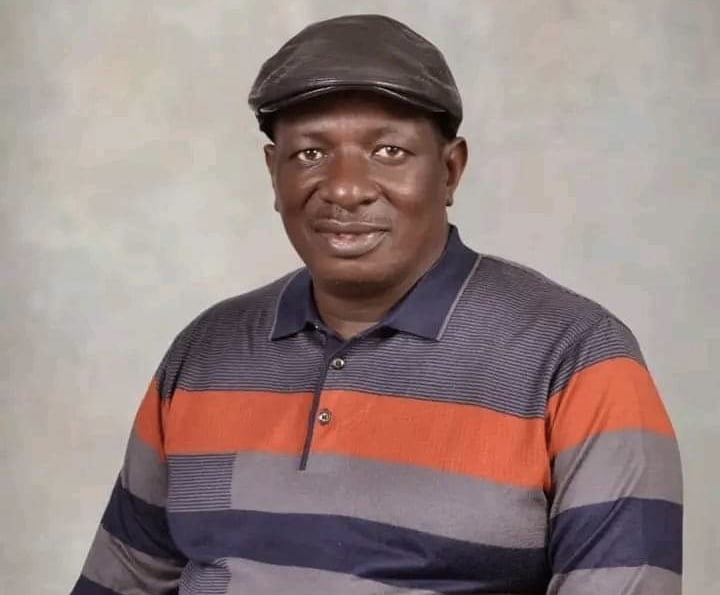 Desperate MCA spotted at JKIA VIP Lounge trying to get Azimio leader to help him after loosing Nomination to Tout