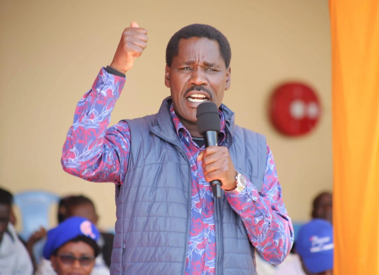 An image of Peter Munya, speaking ata apast event.